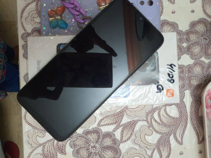 i am selling my phone with complte assesories 8