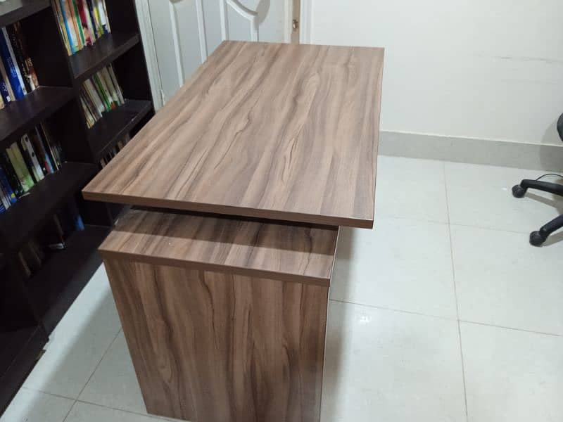 Executive Office table in pristine condition (Original Interwood) 5