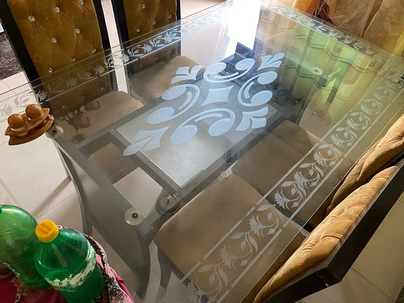 Selling 6 seat Dinning Table with chairs 4