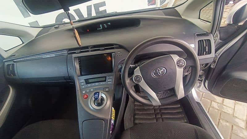 Toyota Prius 2013 9