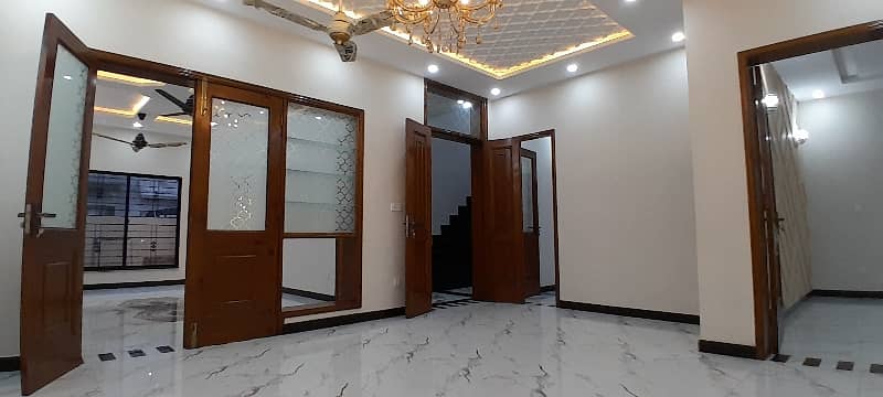 Find Your Ideal Prime Location House In Lahore Under Rs. 35000000 22