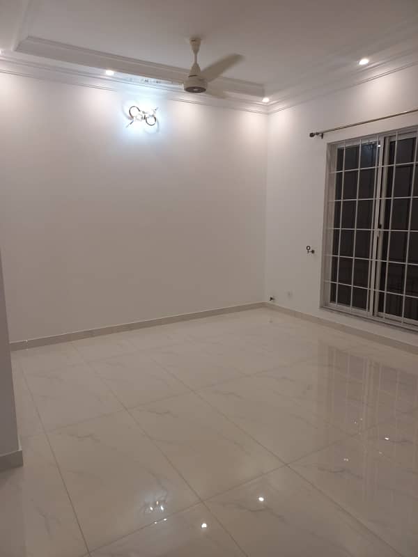 1 Kanal Brand New upper portion available of rent 16