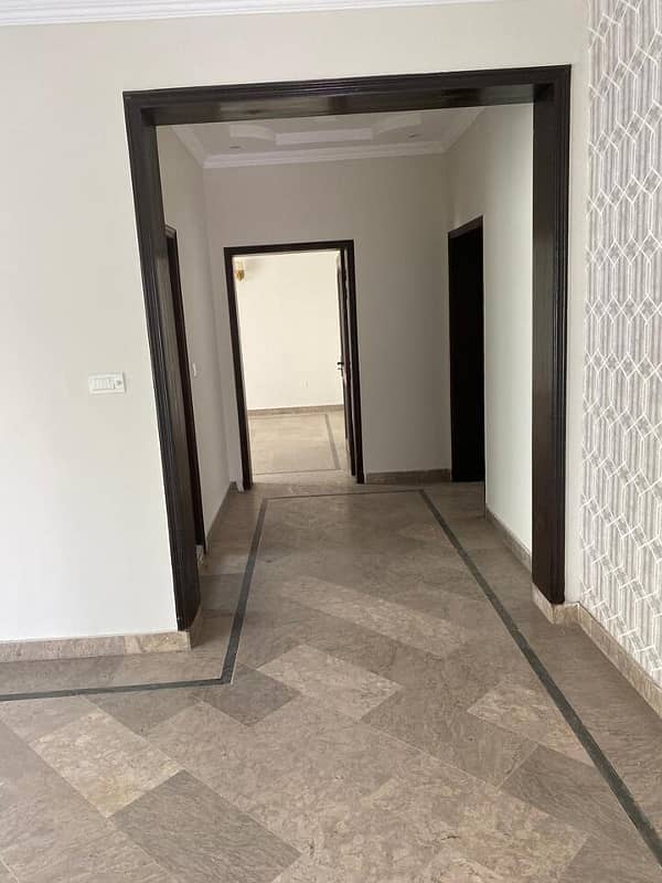 One Kanal Upper Portion House For Rent in DHA Phase 4 Non Furnished. 13
