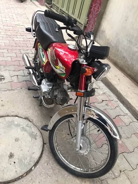 Honda 70 lush condition  urgent sale only what’s up call 0313/6489/024 1