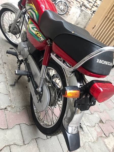 Honda 70 lush condition  urgent sale only what’s up call 0313/6489/024 4