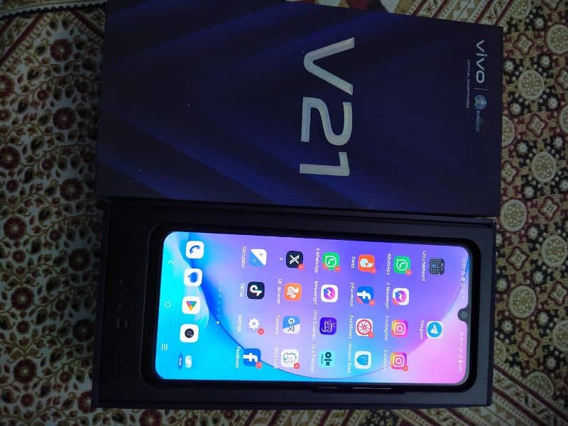 Vivo v21 10/10 lush condition 9