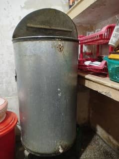 Water container