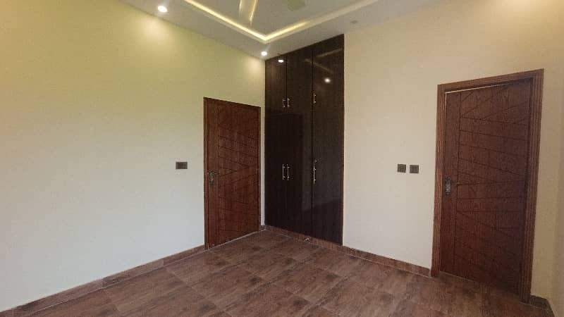 Prime Location In Bankers Co-Operative Housing Society House For Sale Sized 5 Marla 16