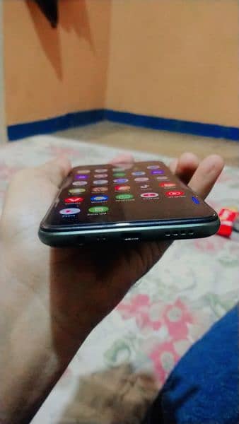 Realme 5i 4/64 GB with charger 1