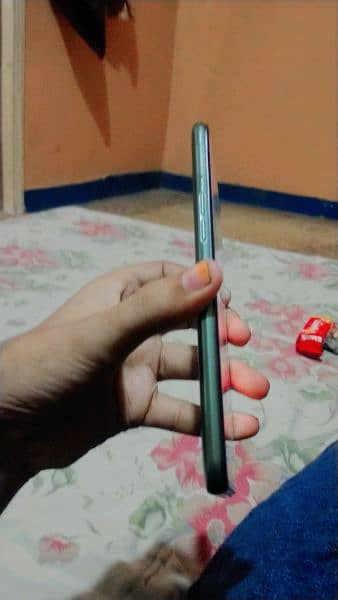 Realme 5i 4/64 GB with charger 3