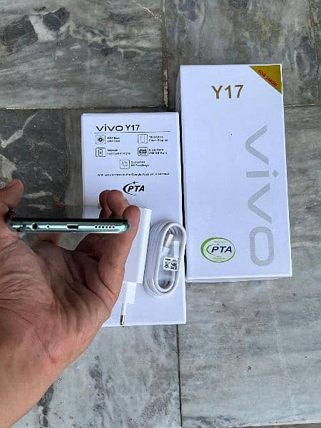 vivo y17 8/256 for sale with full box 2
