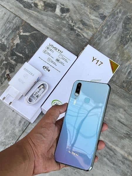 vivo y17 8/256 for sale with full box 4