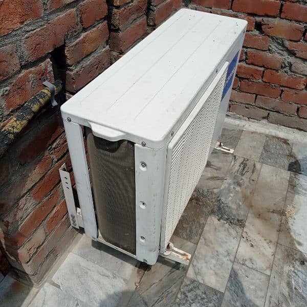 Izone air conditioner 1ton 2