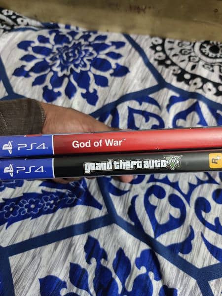 God Of War 4 And GTA 5 Premium Edition PS4 3