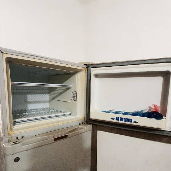 Dawlance Fridge (Refrigerator) 4