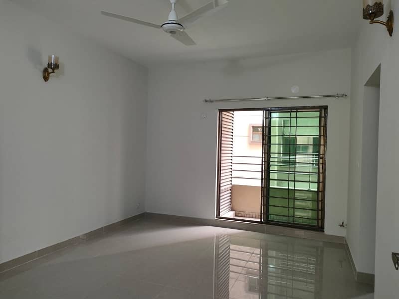 BRAND NEW 12 Marla 4 Bed Flat On Ground Floor Available For Rent In Askari 11 Sec-B Lahore 4