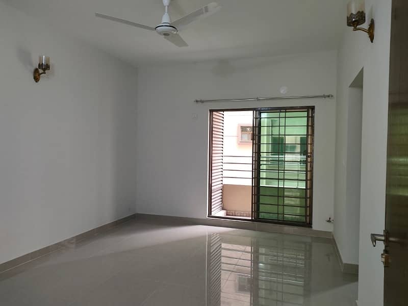 BRAND NEW 12 Marla 4 Bed Flat On Ground Floor Available For Rent In Askari 11 Sec-B Lahore 11