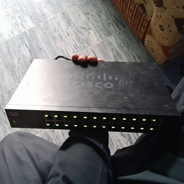 Cisco switch 24 port 2