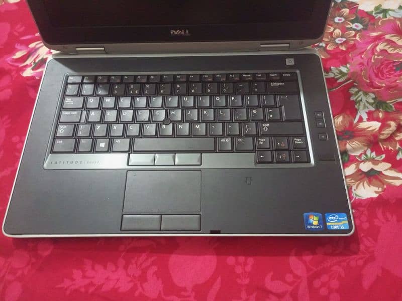 used Dell laptop 4 gb ram i5 only 6 month used 1