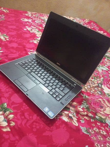 used Dell laptop 4 gb ram i5 only 6 month used 2