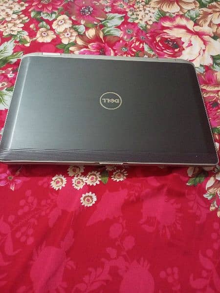 used Dell laptop 4 gb ram i5 only 6 month used 4
