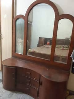 bed & dressing table