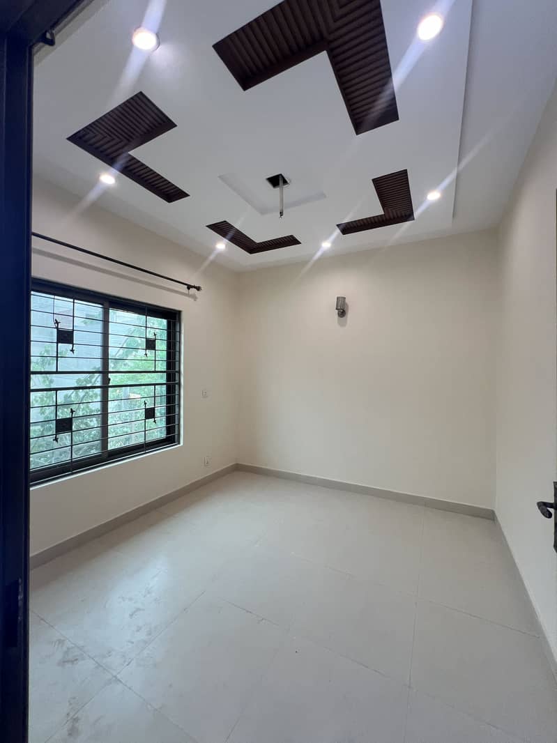 2nd Portion Available For Rent in lda avenue 1 with gas 3