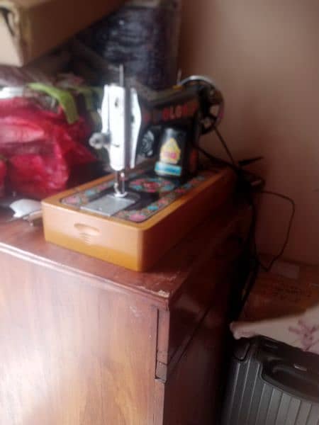 preloved like new sewing machine of LG 1