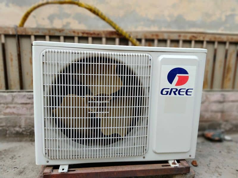 Gree 1.5 ton split Ac almost like new good condition 2