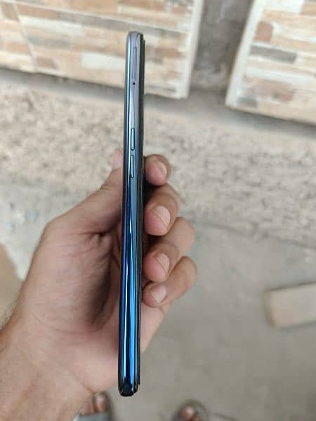 one plus n200 with box and charger 5