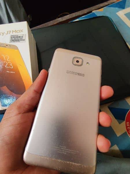 Samsung Galaxy J7 Max 5
