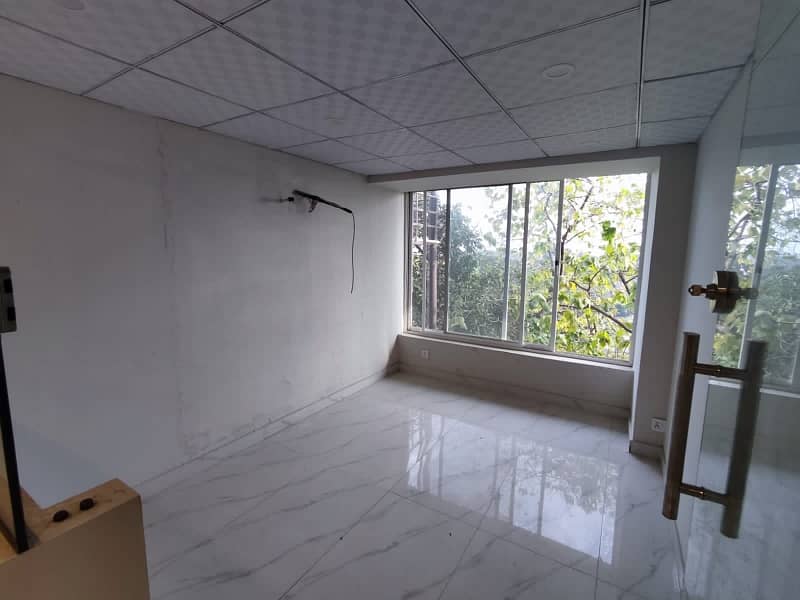 BLUE AREA OFFICE SPACE FOR RENT 4000 SQFT 15
