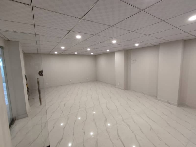 BLUE AREA OFFICE SPACE FOR RENT 4000 SQFT 21