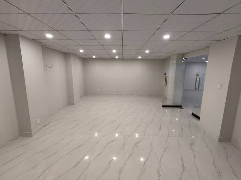 BLUE AREA OFFICE SPACE FOR RENT 4000 SQFT 22