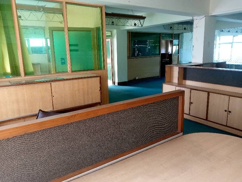 SEMI FURNISHED OFFICE SPACE FOR RENT BLUE AREA 32