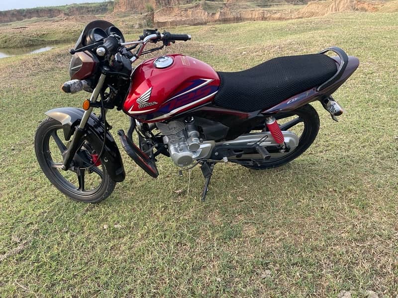 Honda Deluxe for sale in new condition 1