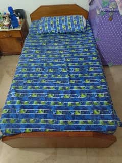 urgent sale 2 single beds with mattress