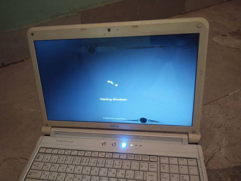 fujistu laptop i3 2nd generation 7