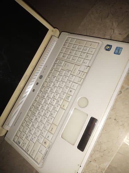 fujistu laptop i3 2nd generation 8