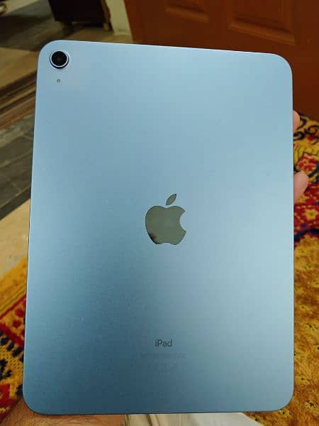 iPad 10th gen | 64gb | Box & Charger 7