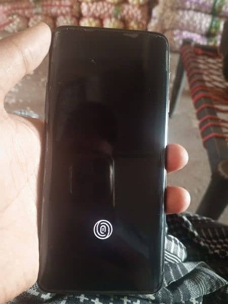 one plus 7t pro 10/10 single Sim is num pr rabta Kara 3331951570 0