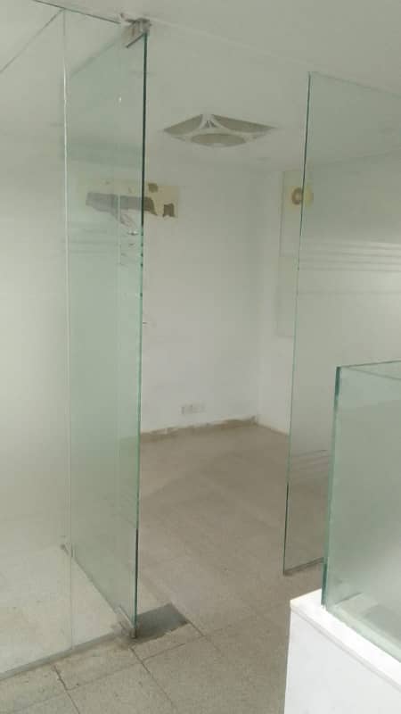 Clifton Main Road Office For Rent With Glass Chambers 12