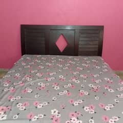 queen size 2 person bed