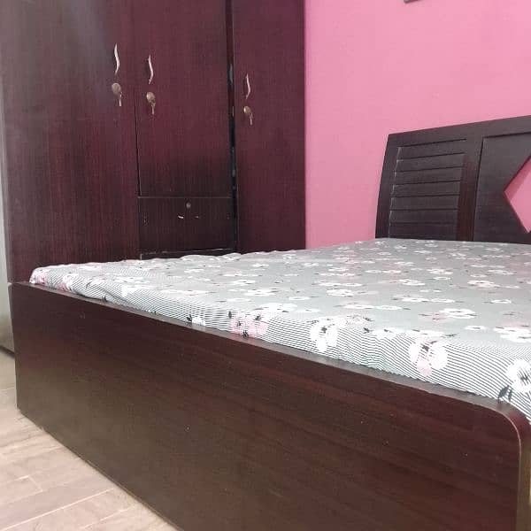 queen size 2 person bed 1