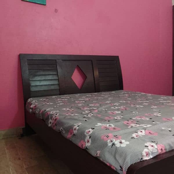 queen size 2 person bed 3