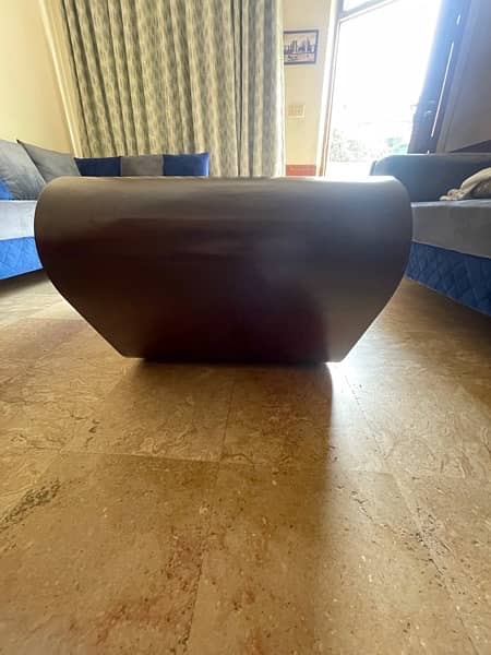 Center table in excellent condition for sale 0