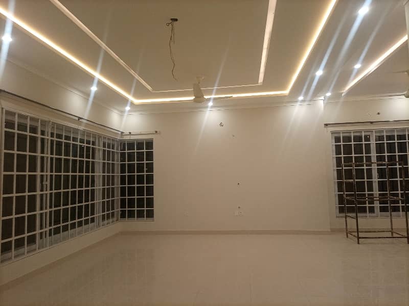 Brand New Independent 1 Kanal Upper Portion 3bed For Rent 0