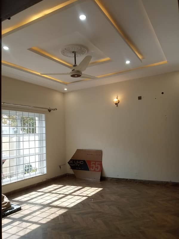 10 Marla Double Unit House, 5 Bed Room With Attached Bath, Drawing Dinning Kitchen, T. V Lounge, Servant Quarter 8