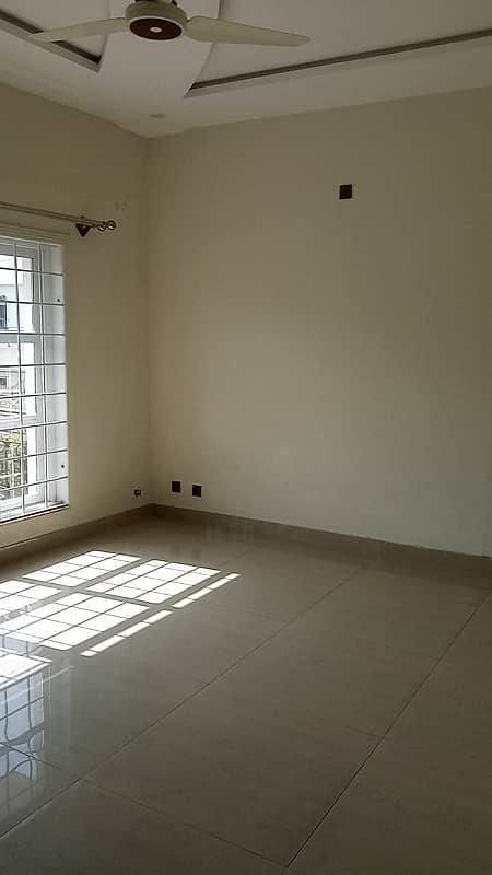 10 Marla Double Unit House, 5 Bed Room With Attached Bath, Drawing Dinning Kitchen, T. V Lounge, Servant Quarter 30
