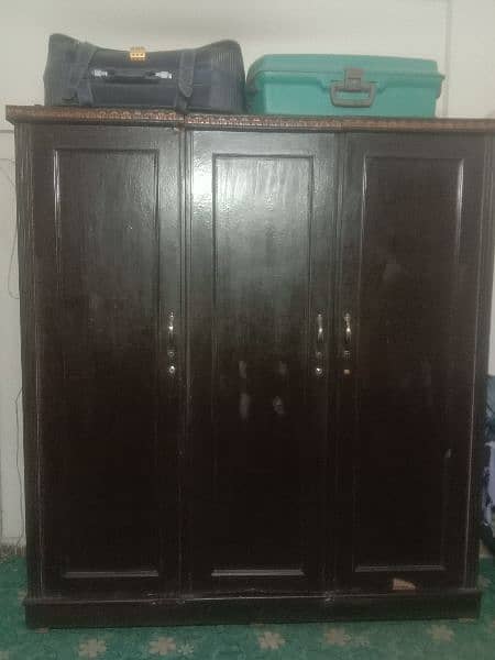 chinoti king size bed with side tables and 3 door almari 1